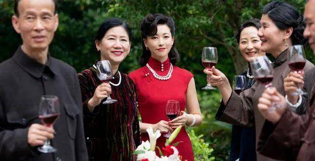 什么|《叛逆者》中的他和她，比朱一龙和童瑶还好看