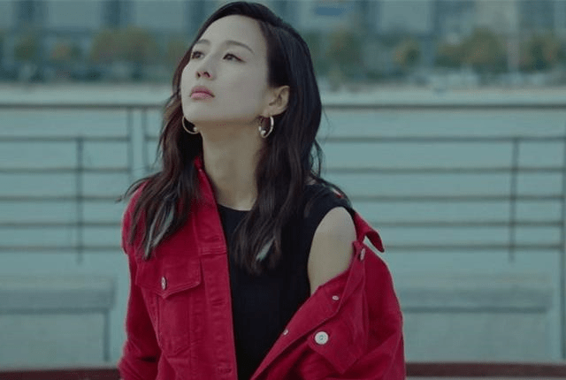 被设计假死的荣钰被警方送到了法国,学习关于欧可欣