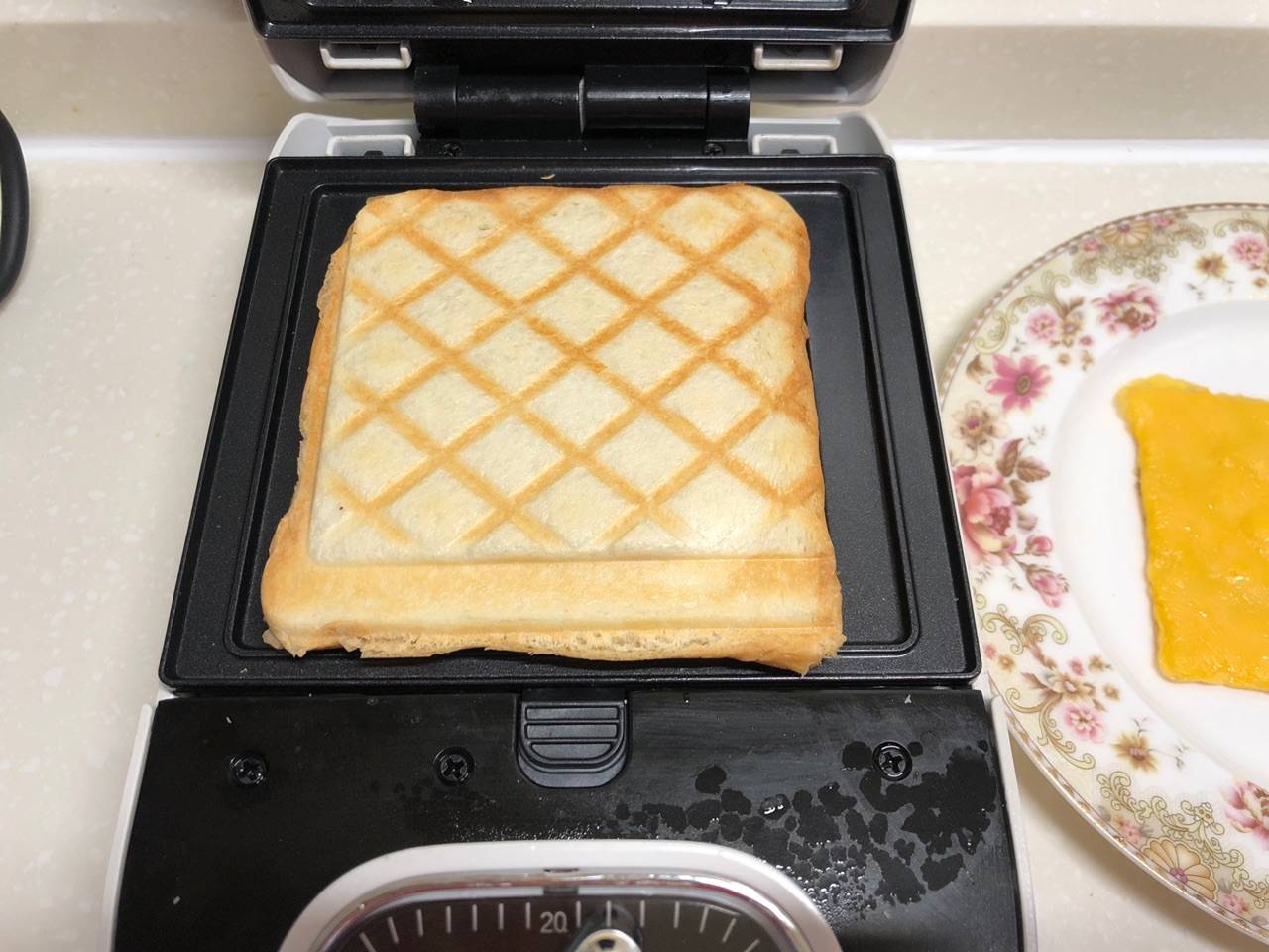 食材|早餐给家人准备个三明治，配上点牛奶，荤素搭配，营养丰富又健康