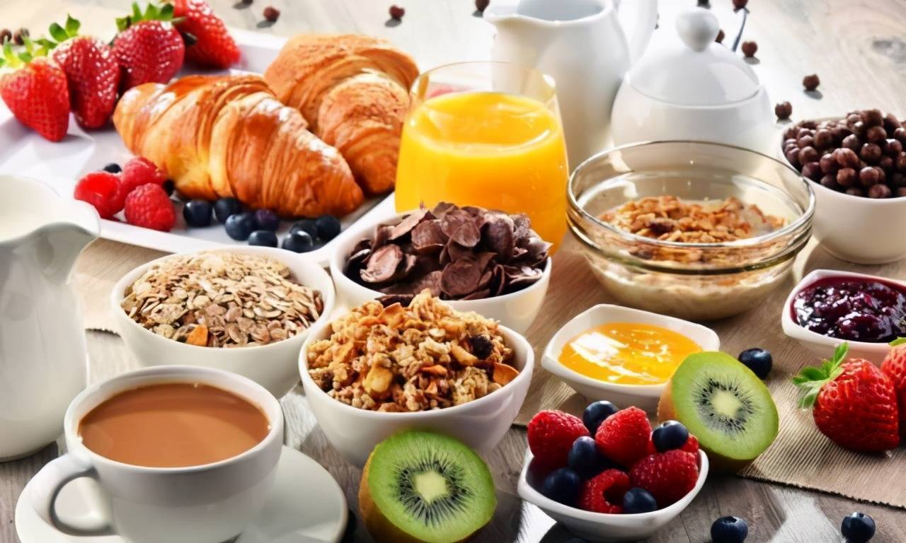 能量|“不吃早餐”成减肥妙招？伤胃又伤身，年轻人要慎重