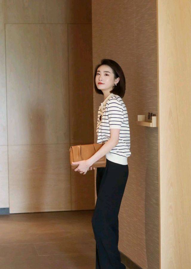 短裙|夏日穿搭要以简约实用为主，合适的穿搭，能把整个人衬得更有魅力