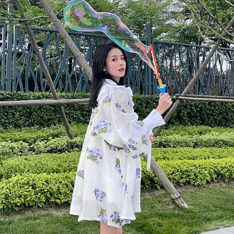 黑色|原来曾黎至今还未婚，难怪保养得那么好，身穿印花连衣裙高级减龄