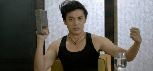 珠宝|李佳航直播卖珠宝神情紧张,网友一眼看穿:太紧张了,心虚