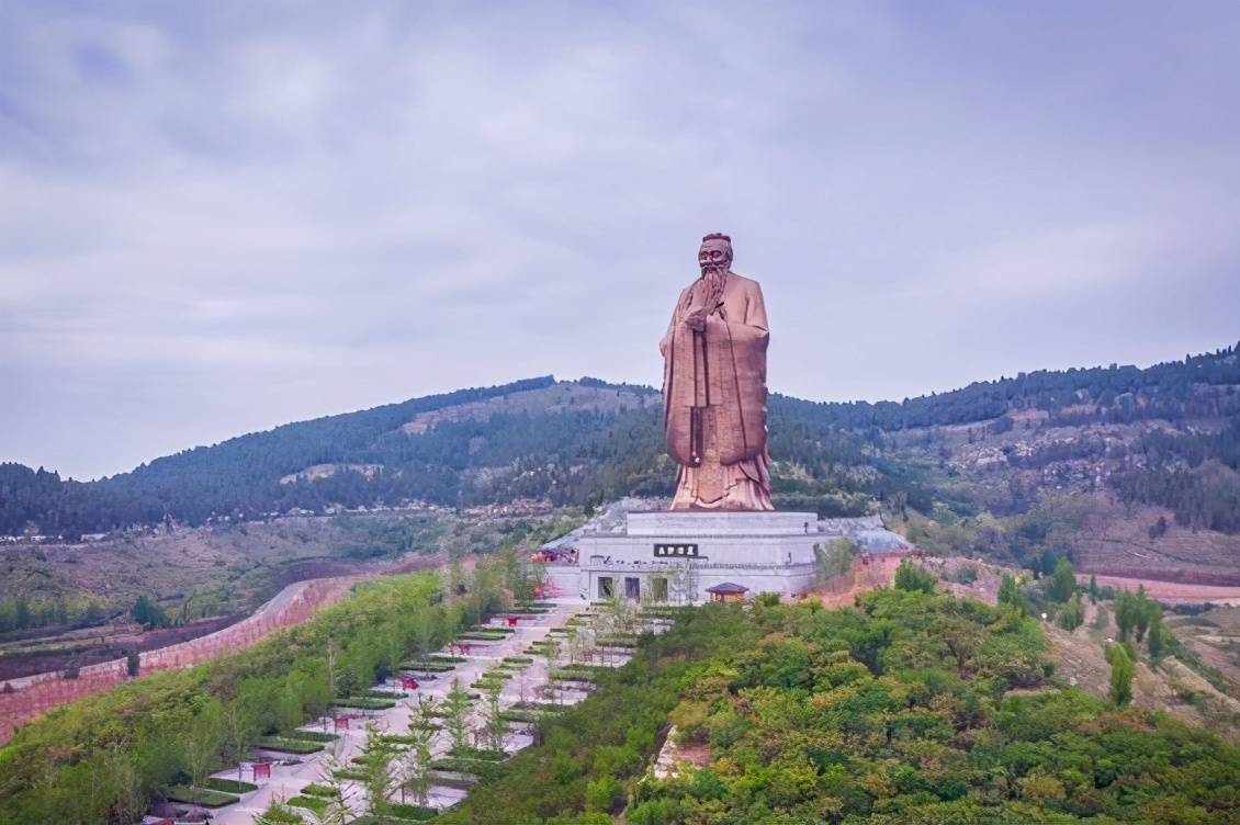 曲阜“世界最高孔子像”火了，高达72米，有望晋升成为曲阜地标