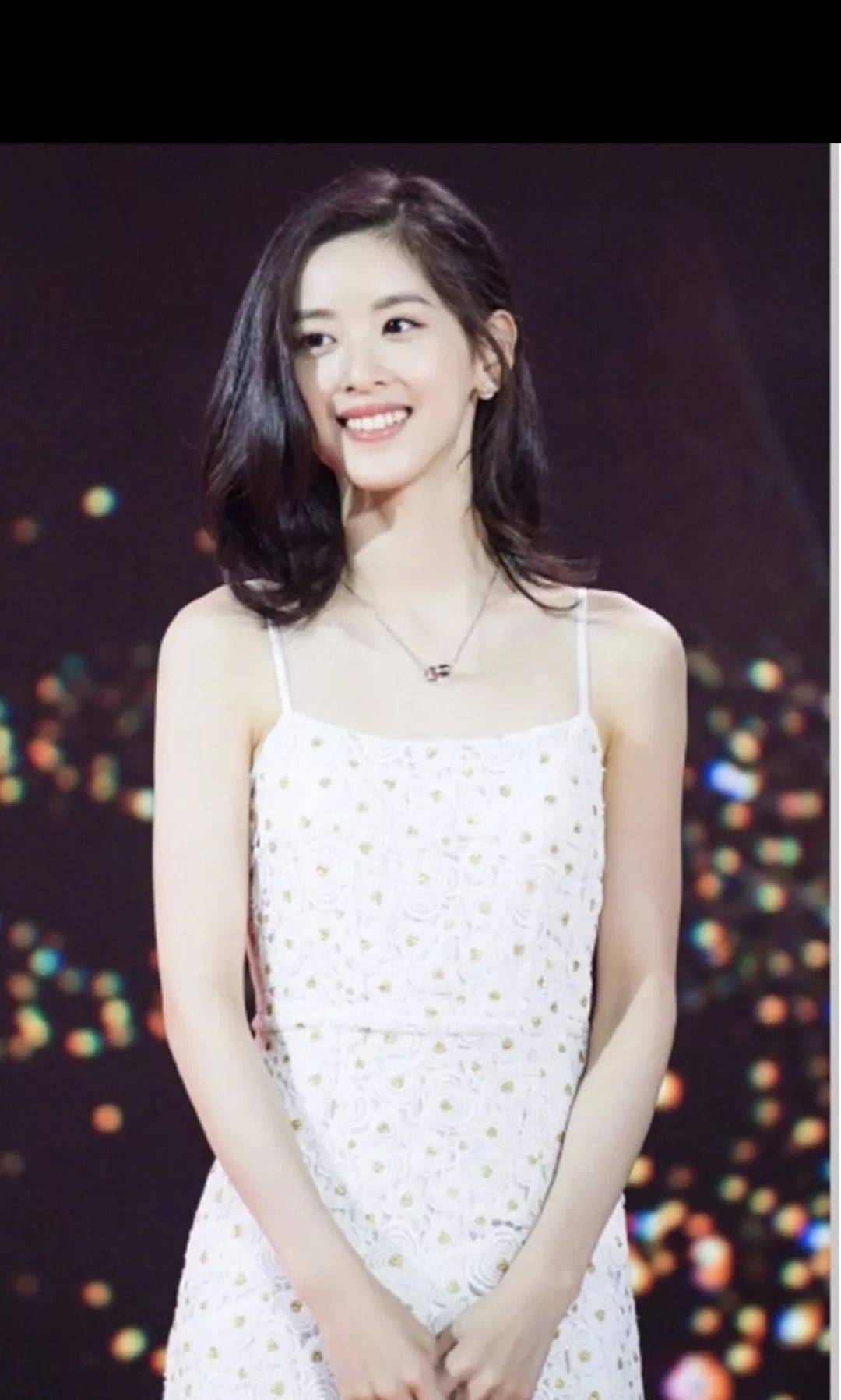 浅色|碎花裙怎么挑不俗气？