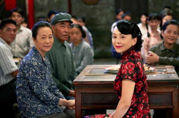 角色|董洁携手张嘉译,新剧造型让人惊艳,一人分饰两角让大家看的过瘾