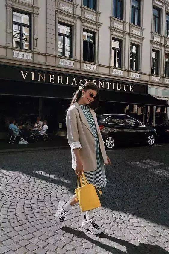 仙女|别再穿高跟鞋了，穿仙女裙＋平底鞋的你，时髦炸！