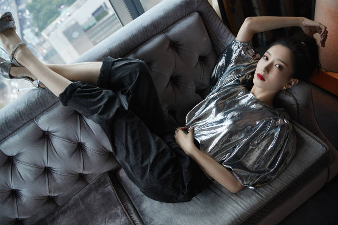 戚薇|今日红毯亮点多!张天爱戚薇李沁玩下衣失踪,江疏影镭射装获最佳