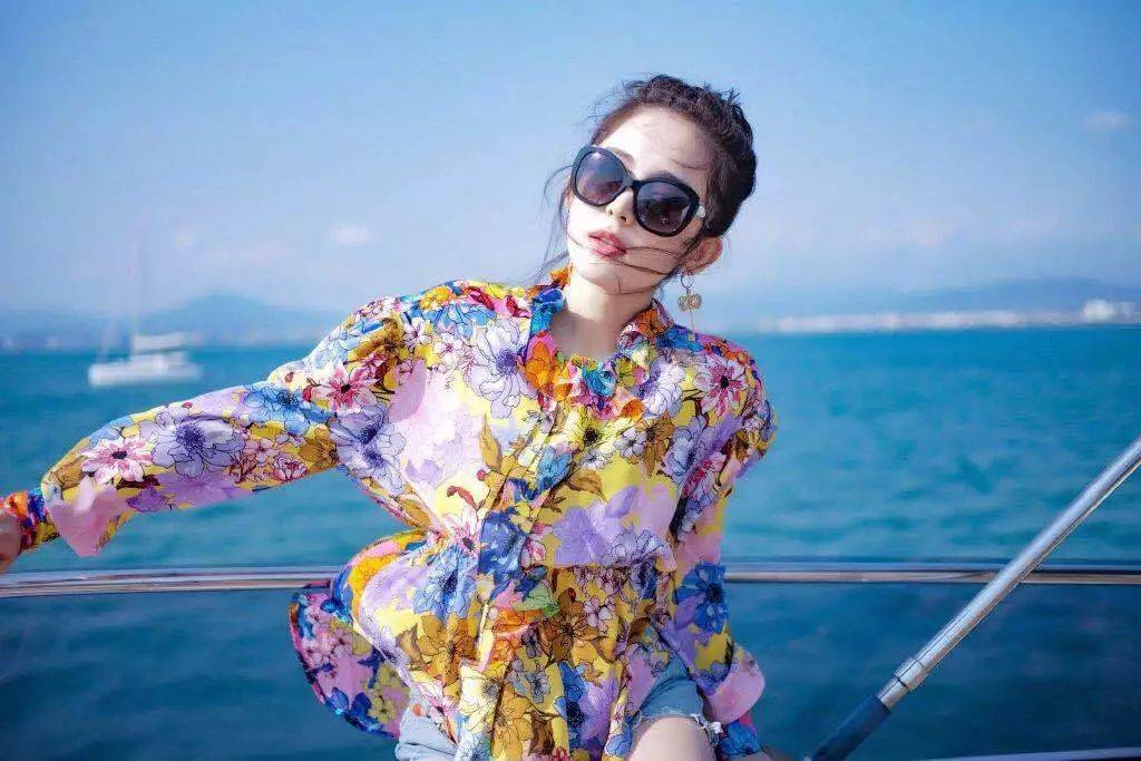 浅色|碎花裙怎么挑不俗气？