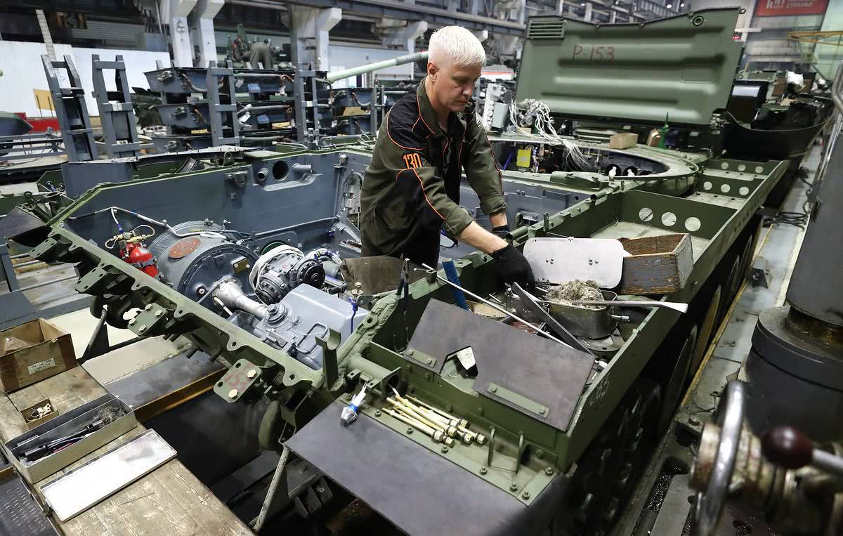 原创"独苗航母"还没修好,军用大飞机又坠毁,俄罗斯军工岌岌可危