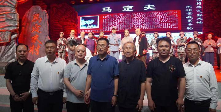 他说:"贾宝宝导演能在这么短的时间内完成如此大的工作量,听说还是因