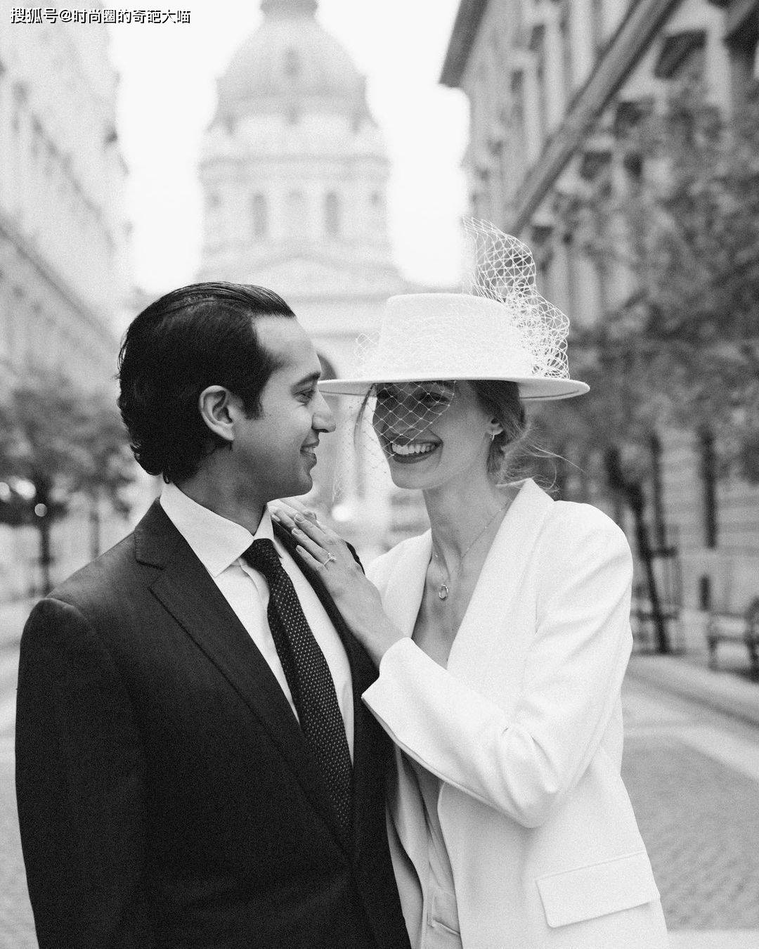 造型|繁琐的婚纱不再流行，吊带裙西装造型深受新娘喜爱，简单优雅