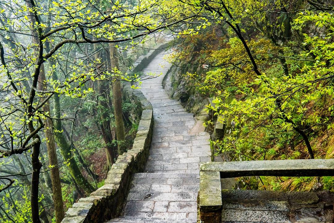 避暑|江西避暑名山，每天都是空调温度，李白为它写了一首闻名天下的诗