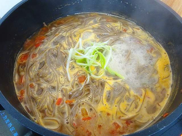 仔姜|我的早餐,本来要晒面,却让小菜抢了镜,网友:赶紧动手做一瓶!