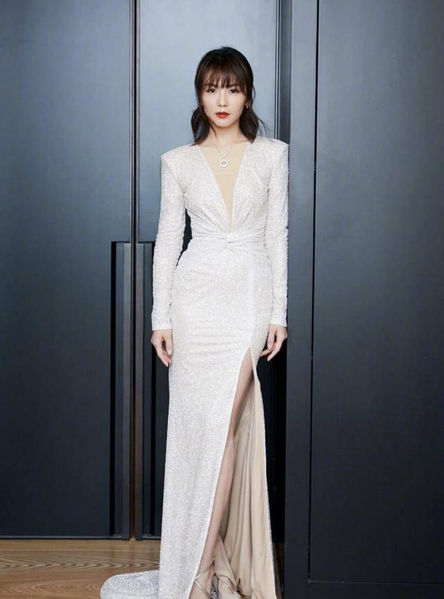 身材|“蜜桃臀”都不算啥，看看刘涛的“括号臀”，美丽不是说说而已