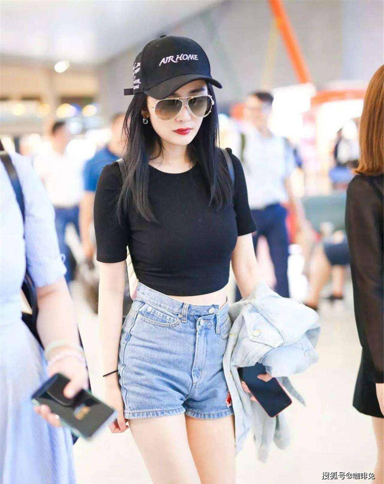 牛仔|当妈的女人如何穿出“少女感”？跟着杨幂学穿搭，时尚洋气又减龄