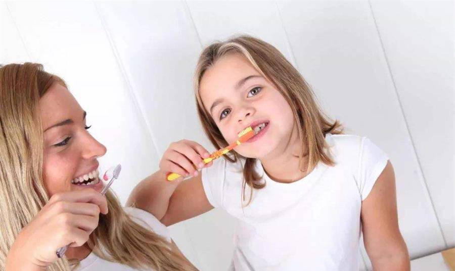 如何刷牙才能让牙齿没有异味 43547eb0eaae474f96768ba0aebb971a.jpeg