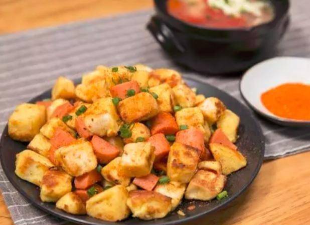 做法|家里吃不完的馒头不要扔,来试试这做法,焦香松脆香辣,追剧零食