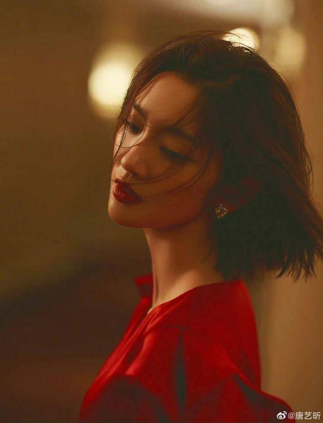 活动|唐艺昕晒日常，穿老公外套甜蜜撒糖，小腹凸起被猜怀上二胎