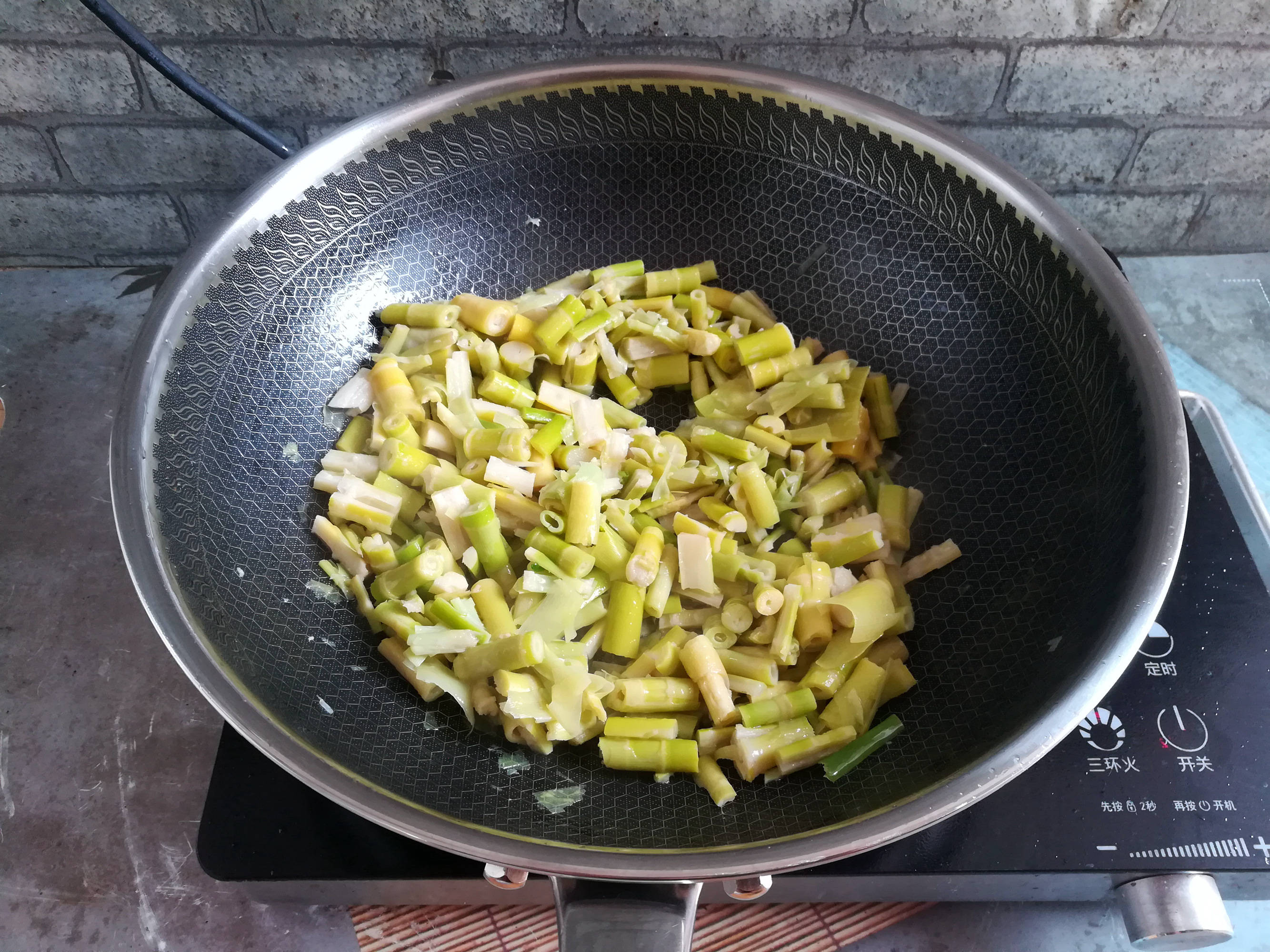 笋的家常做法简单又好吃 8823dfe7884e4370bad468cf72d0f3b6.jpeg