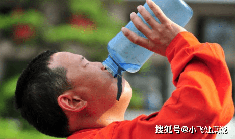 肾脏|经常口干是怎么回事？八成是3种疾病的“信号”，可别不当回事