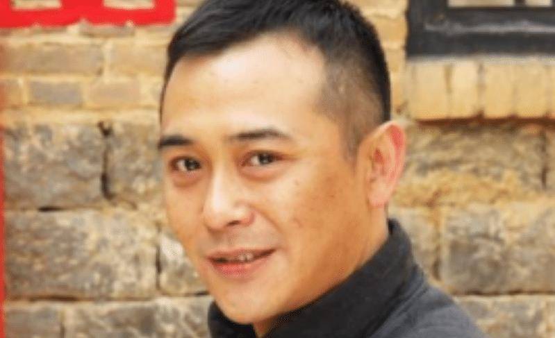 他27岁时娶大15岁知名艺术家结婚16年无儿无女却恩爱如初