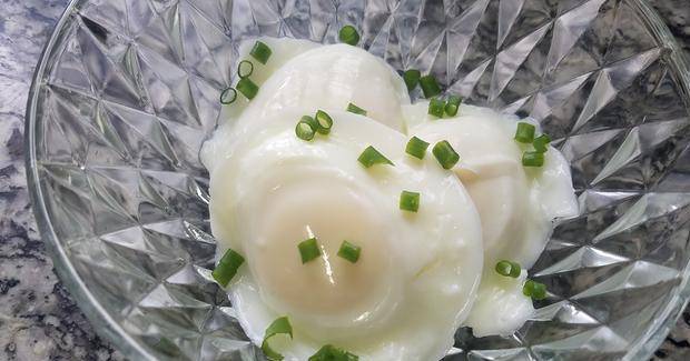 碗底|天气炎热,试试这道水煮荷包蛋,不用油也能做,好吃好看又清淡