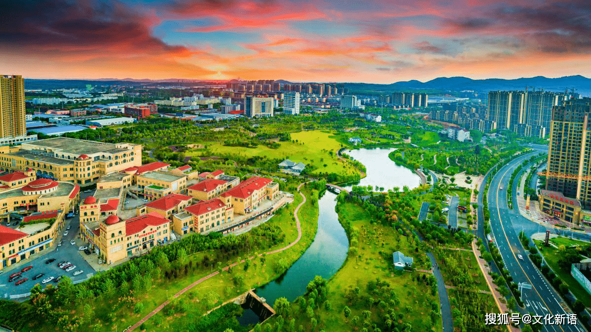 安徽宣城:蓝天白云成为市民朋友圈晒照片的"常客"