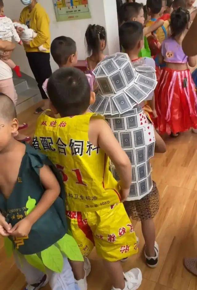 活动|幼儿园环保服装设计大赛：家长花样百出另类“攀比”，笑yue了
