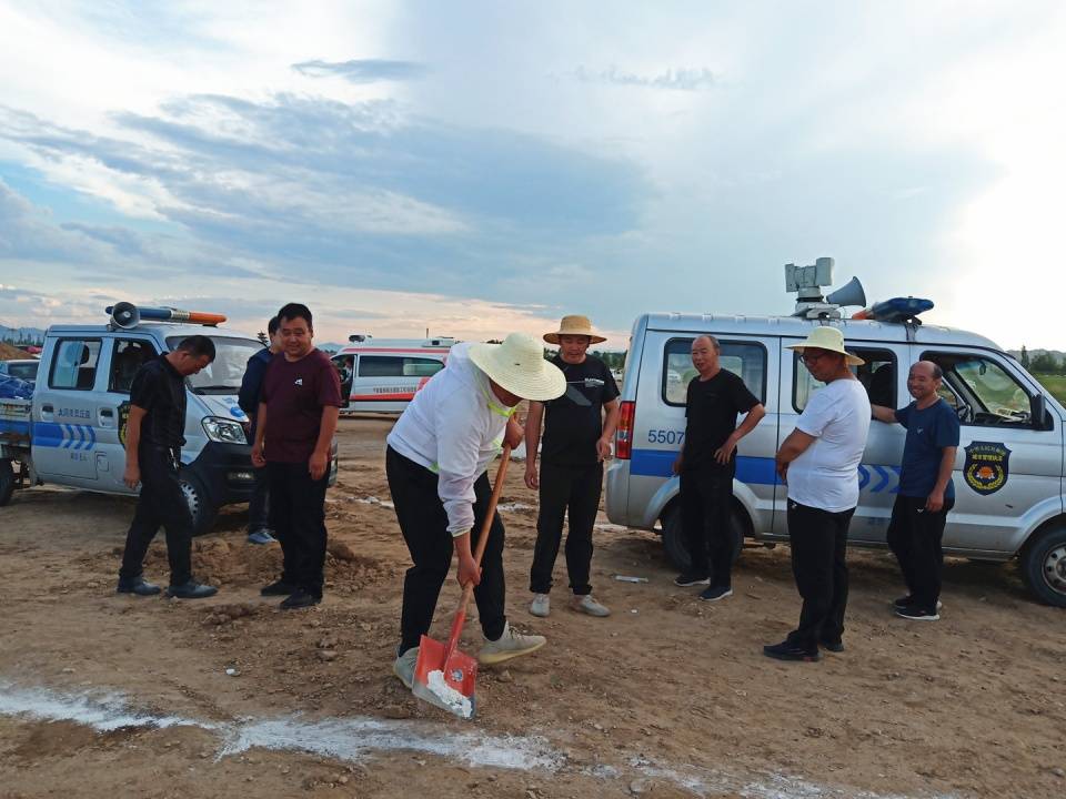 旅游节|灵丘县市政公用事业服务中心日夜兼程为平型关文化旅游节平整场地