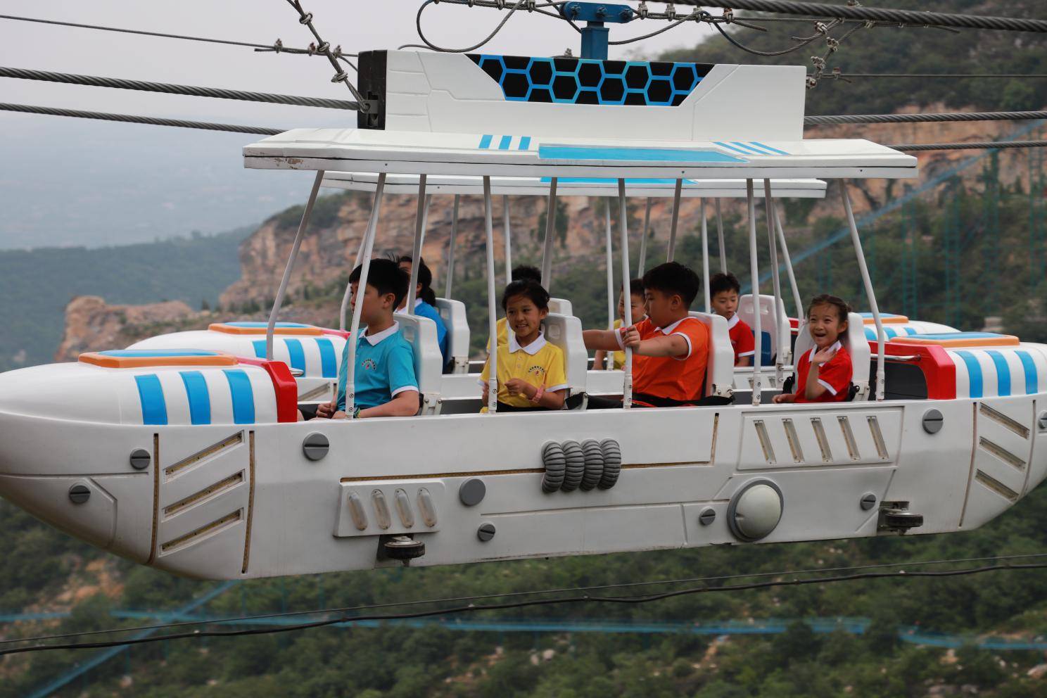 少儿户外真人秀豫见好少年栏目组走进竹林长寿山景区