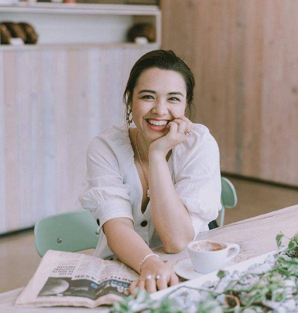 图案|钟丽缇一家四口穿亲子装拍大片，考拉甜美像妈，二女儿超模脸出众