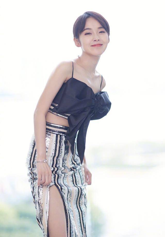 设计|张佳宁夏季连衣裙美,造型师可以赏鸡腿喽 网友:太有气质了吧