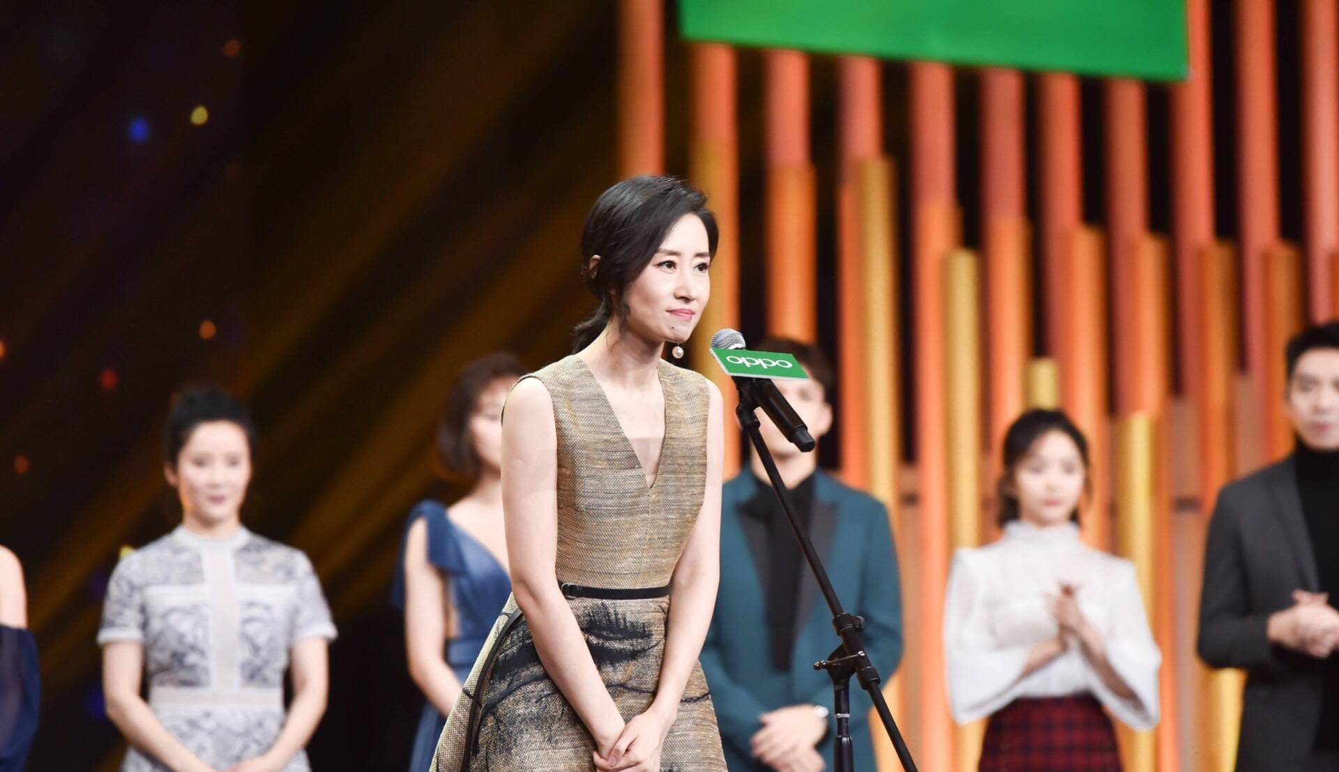 静妃|看完静妃娘娘的穿搭,一天心情都倍好,靖王你家娘亲真会穿!