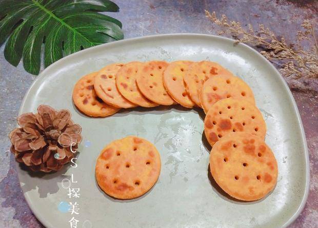 做法|一个红薯半碗面粉,简单一做,外表酥脆,内里香甜软糯,好吃