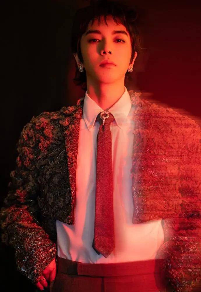 袁冰妍|星动之夜，关晓彤总算穿对，王一博蕾丝辣眼，赵丽颖艳压全场