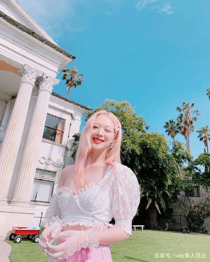 女孩子|崔雪莉很有叛逆高中生既视感！久违的超短裙，还是那个妩媚小野猫