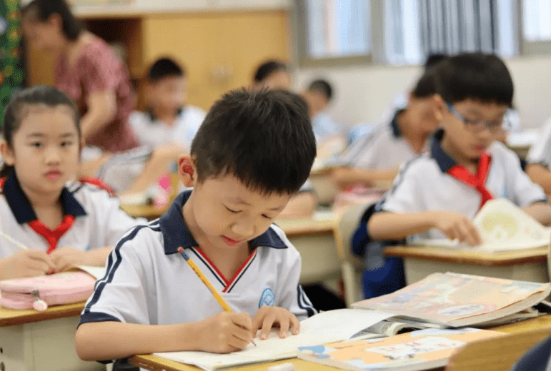 家长|幼儿园“超前教育”的危害，在小学二年级开始爆发？可别不当回事