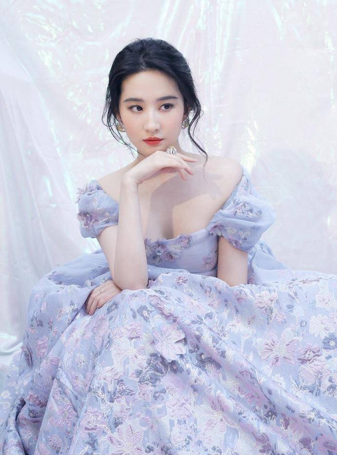身材|刘亦菲因微胖穿衣服出褶被群嘲？天仙回怼：我不会为了好看而瘦