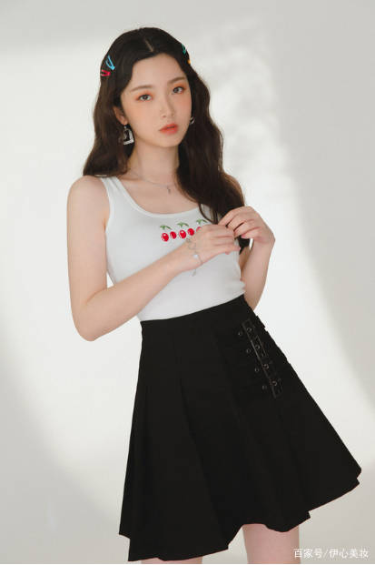 下半身|半身裙如何搭配？学会这3个小技巧，让半身裙更气质时髦不单调