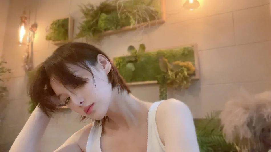 魅力|张馨予甜美妆容大秀娇嫩雪肤！清纯性感魅力兼并