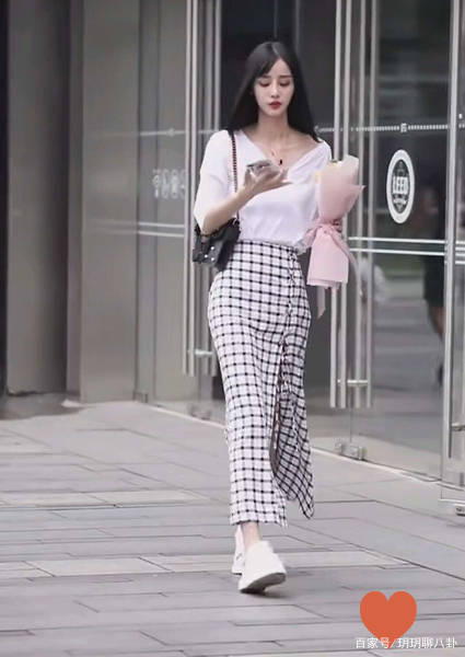 黑色|比起必备百褶裙,这款“夹心裙”更潮,配上小白鞋美翻了!