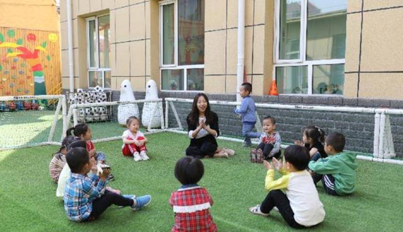 家长|老师把女儿的照片发群里，宝妈心里不是滋味：这是逼孩子退园？