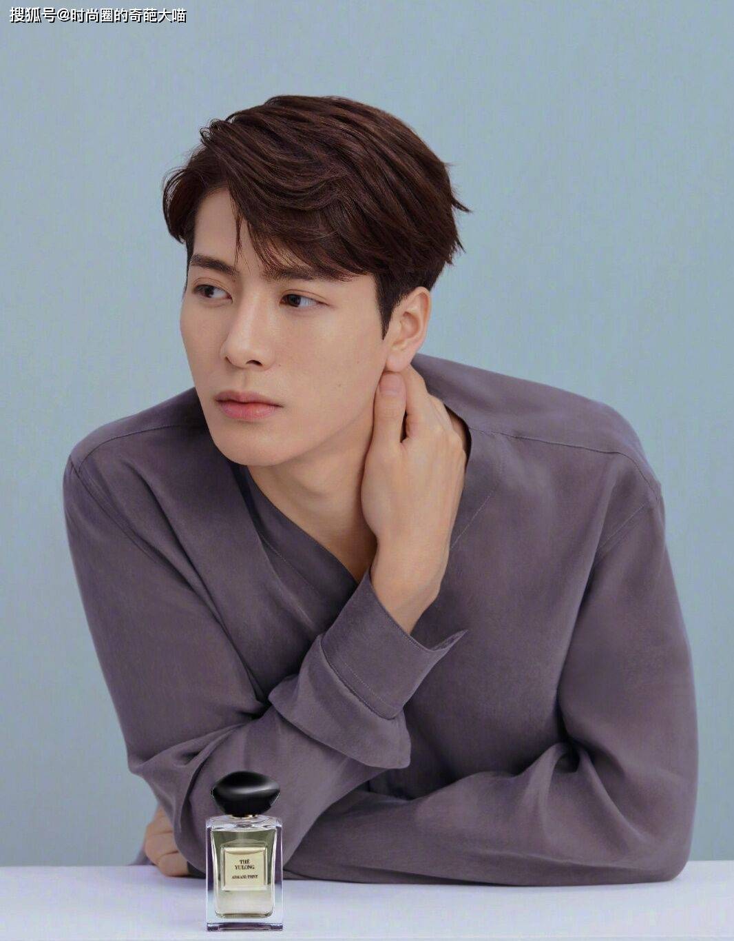 西装|?男星彩妆太油腻!张艺兴像年画娃娃，灵超的病态妆让人直呼可怕