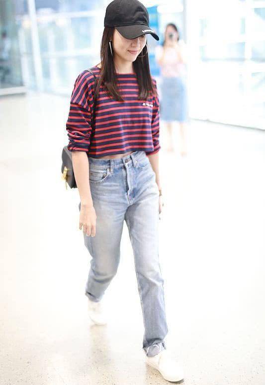 颜色|董洁总能穿出少女感,一件灰色T恤搭短裤就搞定,气质确实好!