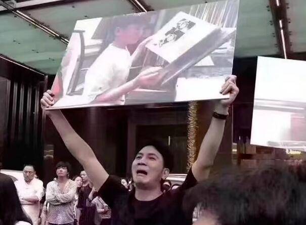 同学|林生斌大儿子正面照曝光！同学家长称孩子不姓林而是姓任