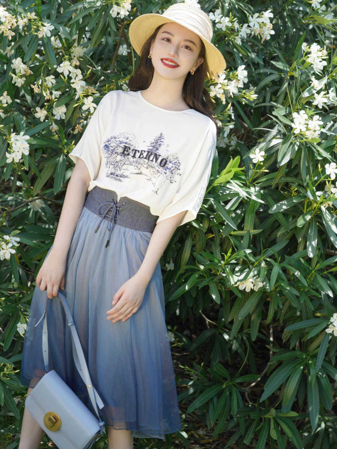 颜色|今年夏天，有种穿搭火了，叫“T恤+牛仔裤”， 谁穿谁好看！