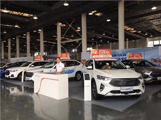 华南城车展火爆促销中