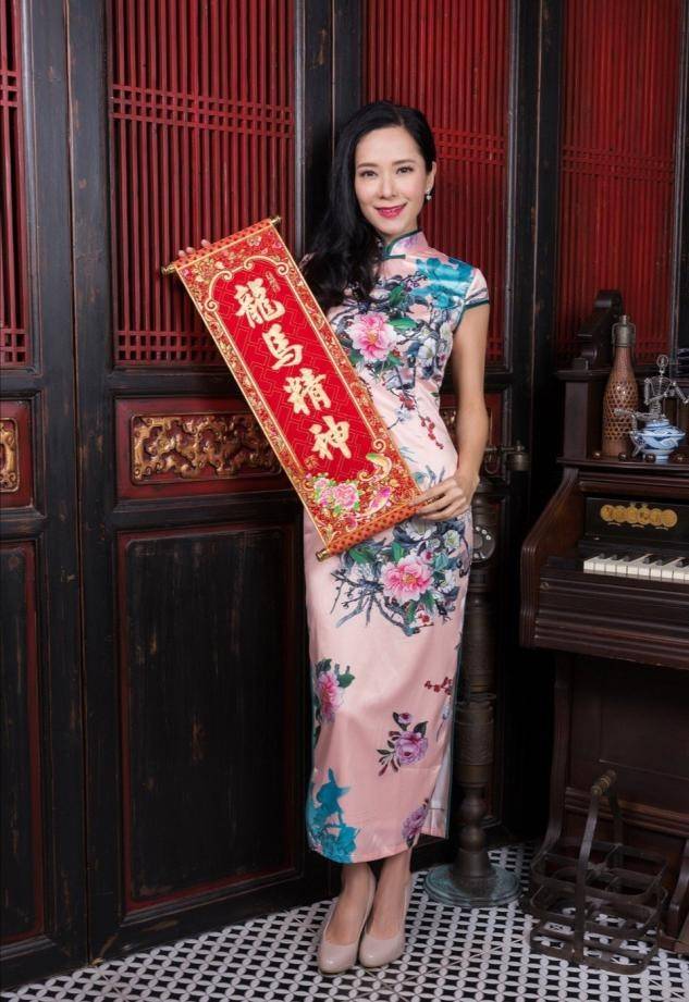 身材|41岁郭羡妮罕见晒照，素颜皮肤超嫩像二十，女儿五官随她太优越