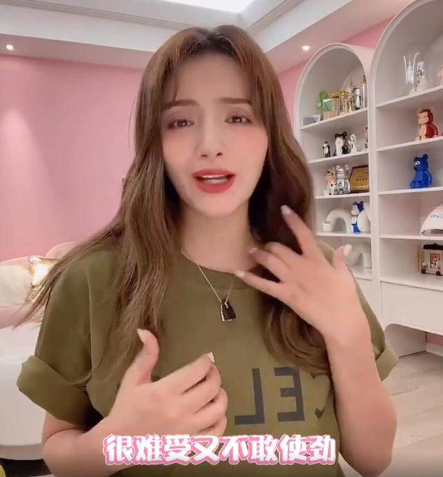 体重|麦迪娜手捧8个月孕肚，自曝孕期便秘严重，被网友催生三胎很崩溃